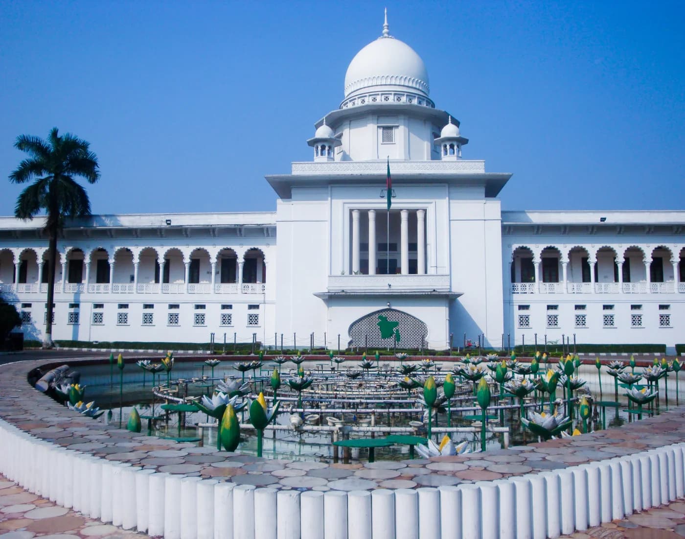 ঢাকায় বাংলাদেশ সুপ্রিম কোর্টের মূল ভবন